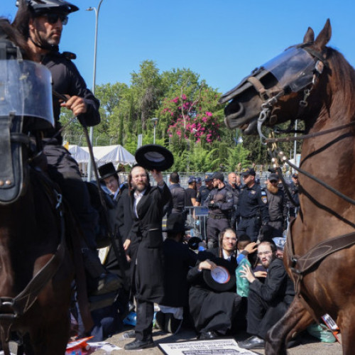 Proteste ale evreilor ultraortodocși la Tel Hashomer, după anularea scutirii de recrutare