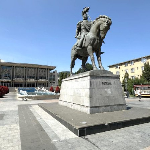 Primarul din Deva se opune mutării statuii ecvestre a Regelui Decebal