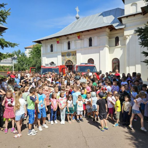 Pompierii botoșăneni, alături de 170 de copii la școala de vară