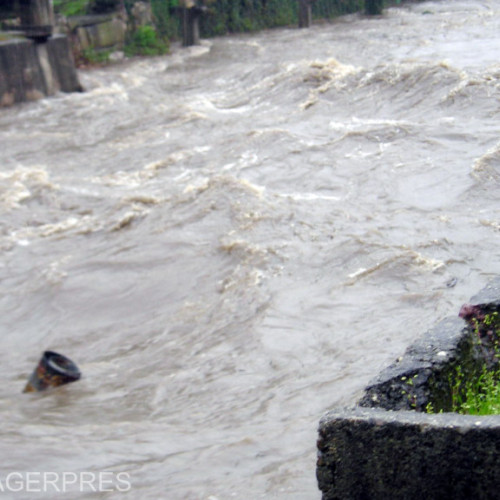 Hidrologii emit avertizări de inundații în mai multe județe din România