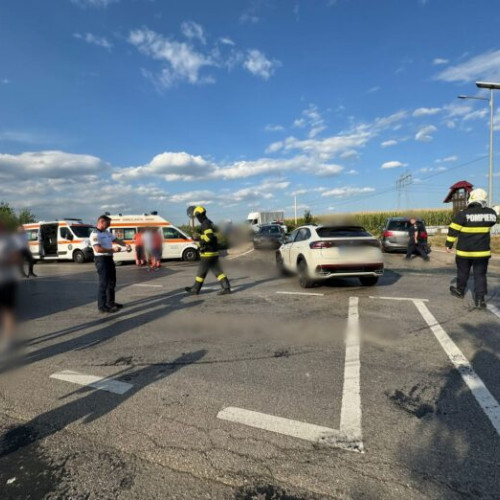 Plan roșu de intervenție activat în urma unui accident rutier cu 12 persoane implicate
