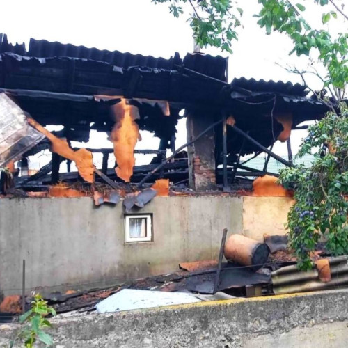 Incendiu în localitatea Iedera: Pompierii au intervenit rapid