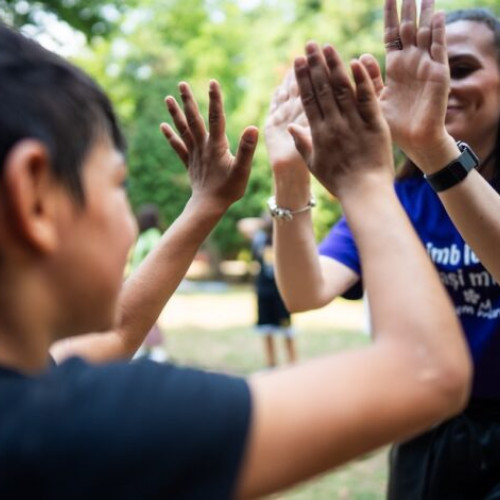 Asociația "Ajungem MARI" lansează campania "Învăță-mă să visez!"