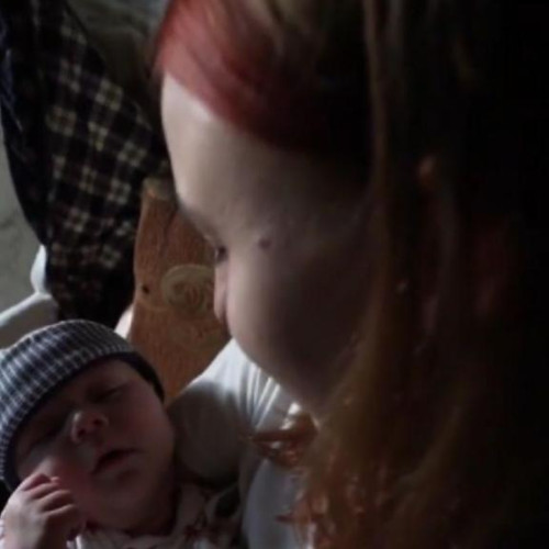 Peste 6.000 de copii născuți de mame minore în România în 2023