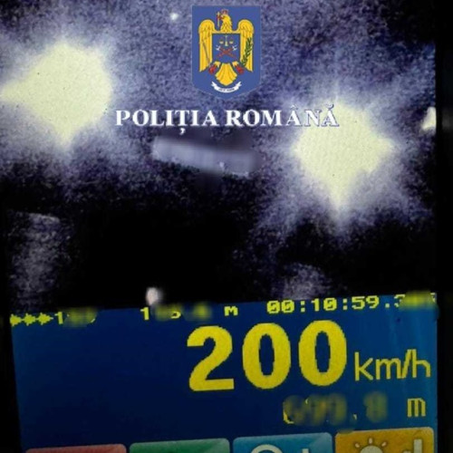 Un tânăr a fost amendat după ce a circulat cu 200 km/h pe Autostrada A0