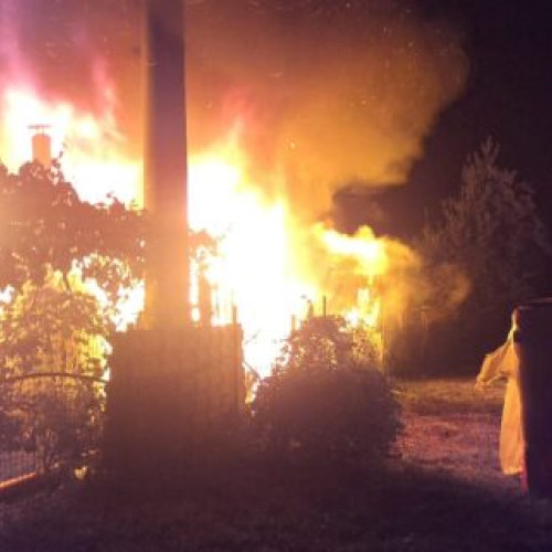 Incendiu violent la Malini, cauzat de o instalație fotovoltaică