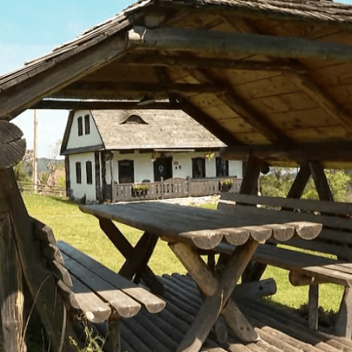 Localnicii din Simon restaurează casele tradiționale pentru atragerea turiștilor
