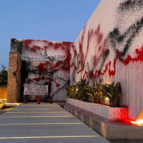 Activistii &quot;Futuro Vegetal&quot; vandalizează vila lui Lionel Messi din Ibiza