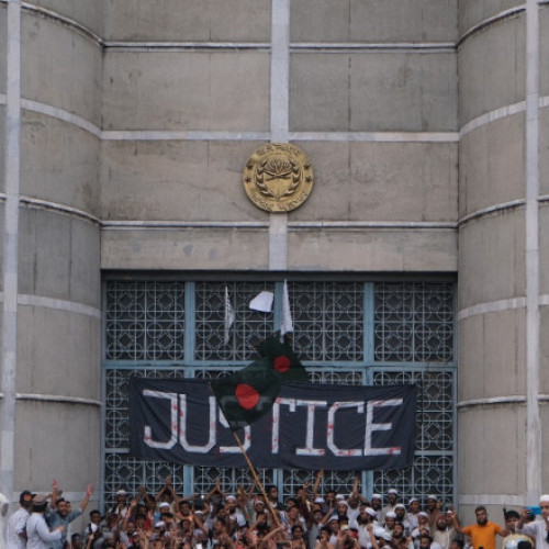 Parlamentul din Bangladesh dizolvat după plecarea premierului Hasina