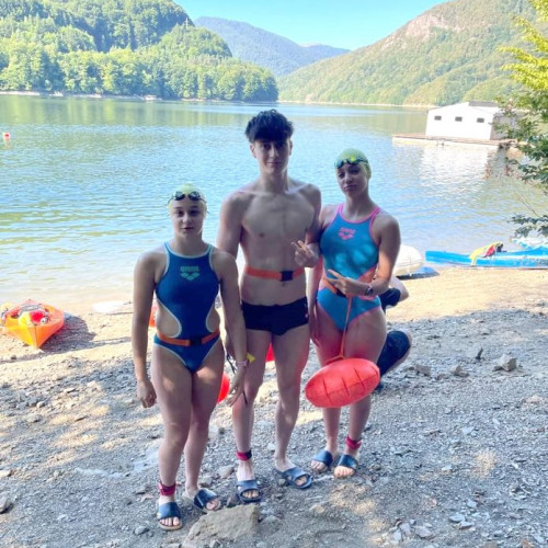 Competitia de inot "Traversarea Tarnitei", un succes pentru sportivii romani