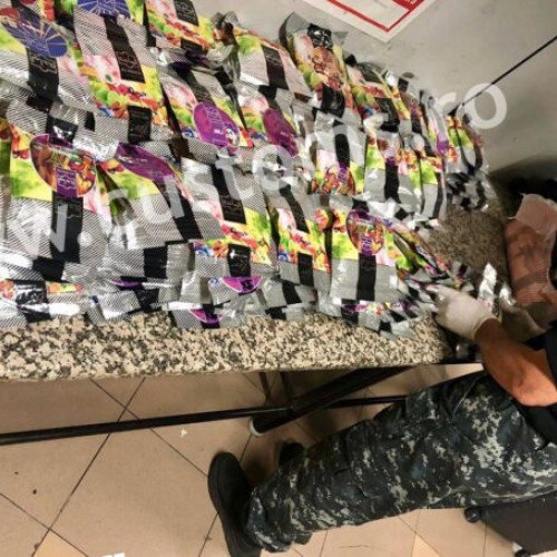 Confiscare de 182 de kilograme de tutun de narghilea la Aeroportul Otopeni