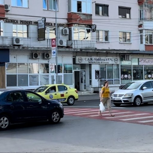 Pericol de accidente la trecerea de pietoni de pe 9 Mai din dreptul BCR