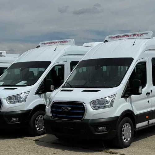 Consiliul Județean Alba a semnat contractul pentru 24 de microbuze electrice destinate elevilor