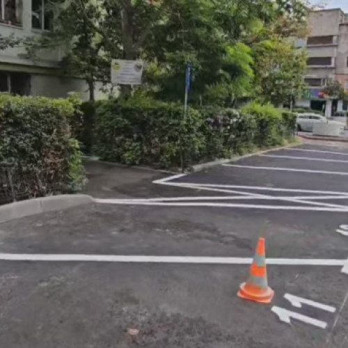 Demolarea construcțiilor provizorii pe Strada Spineni pentru crearea de noi locuri de parcare