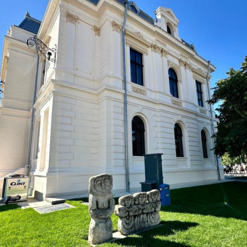 "Urâtenia Pământului" mutată lângă una dintre cele mai frumoase clădiri din Pitești