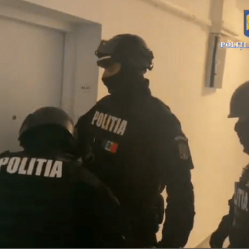 Patru persoane reținute pentru trafic de droguri în Brașov