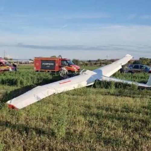 Aeroplan prăbușit pe un câmp de lucernă lângă Deva