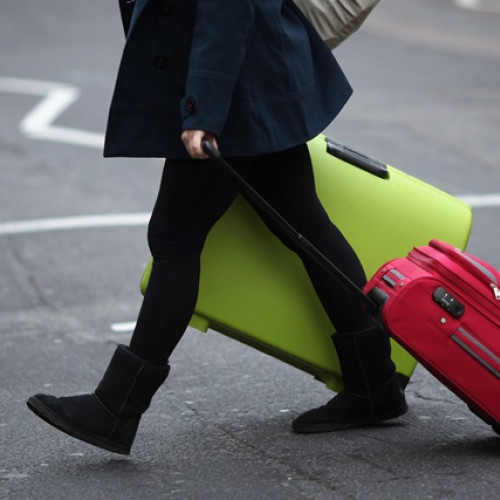 Medicii recomandă să așteptăm două săptămâni pentru despachetarea bagajelor după vacanță