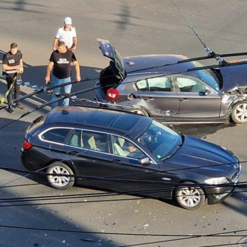 Accident rutier în Baia Mare, două autoturisme implicate