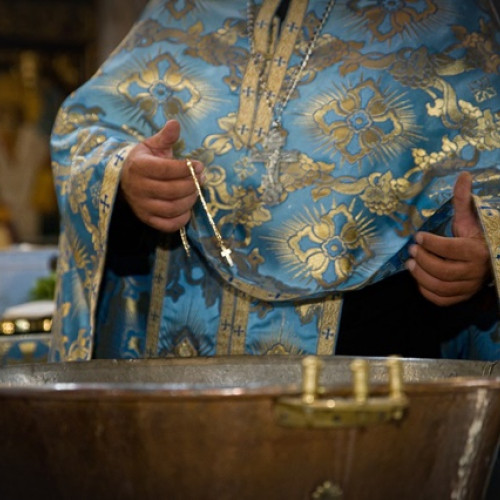 Preot din Alexandria reținut pentru fraudă de aproape un milion de euro