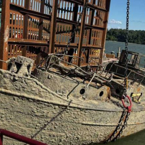 Autoritățile sârbe au extras o epavă din Dunăre, scufundată de germanii nazisti