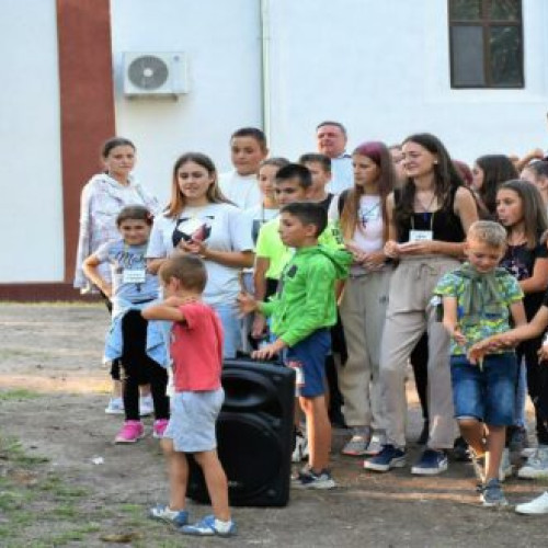 Episcopul Ignatie s-a întâlnit cu tinerii din tabăra &quot;Copilărie și credință&quot;