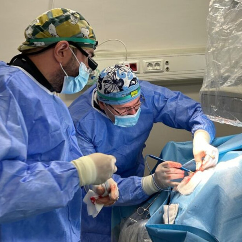 Pacient salvat de la moarte de medicii din Suceava prin montarea unei noi sonde cardiace