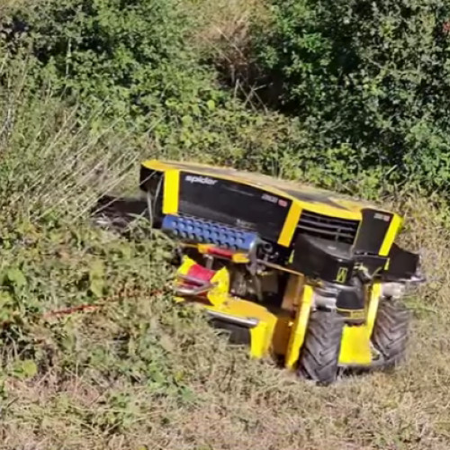 Drumarii din Brașov au achiziționat un robot teleghidat pentru întreținerea drumurilor