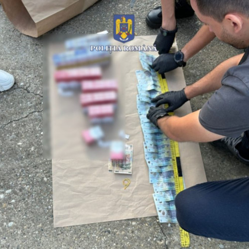 Poliția din Vrancea desfășoară percheziții într-un caz de contrabandă cu țigarete
