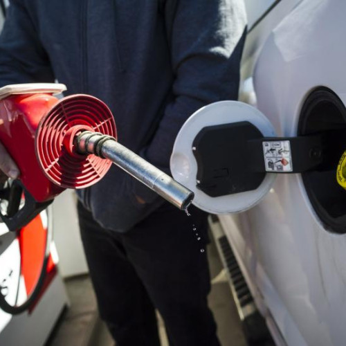 Prețul benzinei și motorinei scade ușor în această dimineață