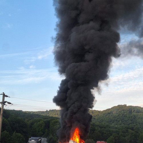 Incendiu la o autoutilitara pe DN1 între Persani și Vladeni