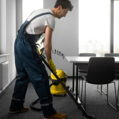 Vara 2024: Sfaturi pentru curățenia birourilor în timpul concediilor