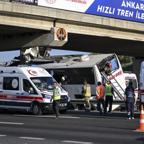 Accident grav de autobuz în Ankara: 10 morți și 26 de răniți