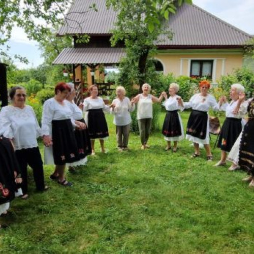 Senioarele de la Centrul de Zi Caspev dezvoltă tradiția prin orașe de creație