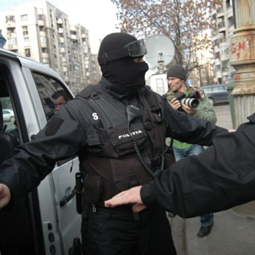 Patru persoane reținute pentru exploatarea sexuală a minorilor