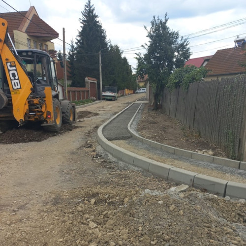 Modernizarea străzilor din Sânpetru avansează rapid