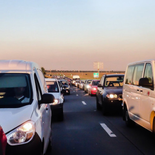 Accident rutier pe autostrada A2: Opt masini implicate