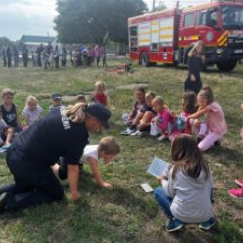 Copiii din Tudor Vladimirescu au învățat despre siguranța la incendiu alături de pompieri