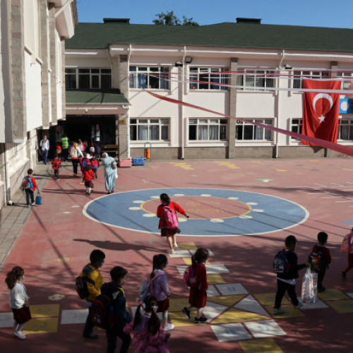 Turcia interzice înscrierea elevilor turci în școlile primare și grădinițele franceze