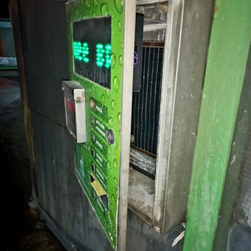 Tânăr prins în flagrant încercând să fure dintr-un cititor de bancnote