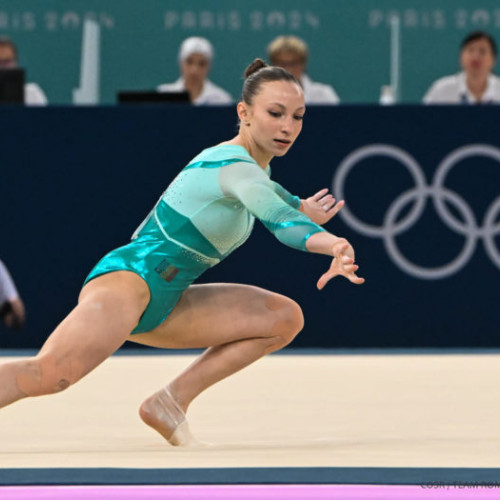 Ana Maria Barbosu primește medalia de bronz în finala olimpică de la sol