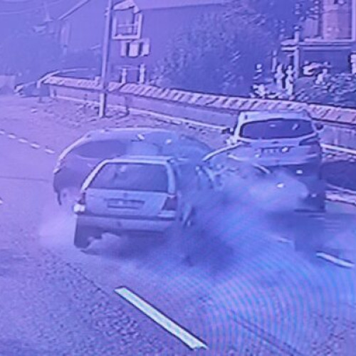 Accident rutier sub gardul bisericii, cinci persoane rănite