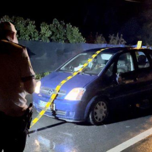 Trei pietoni spulberati pe o trecere de pietoni, transportati la spital