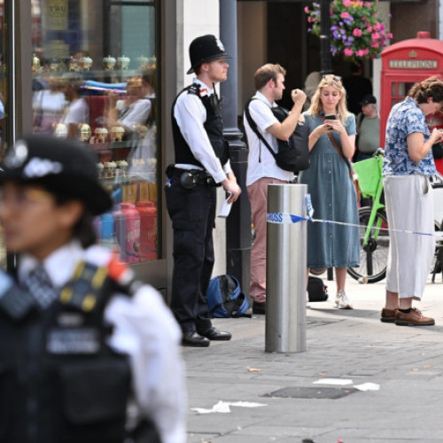 O fetiță și o femeie, victime ale unui atac în Leicester Square