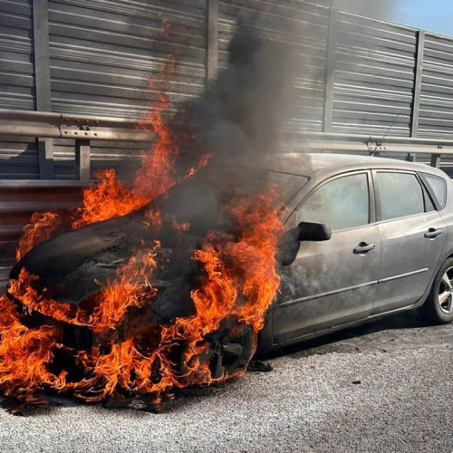 Incendiu pe autostrada A10 Aiud-Turda, stins de pompieri
