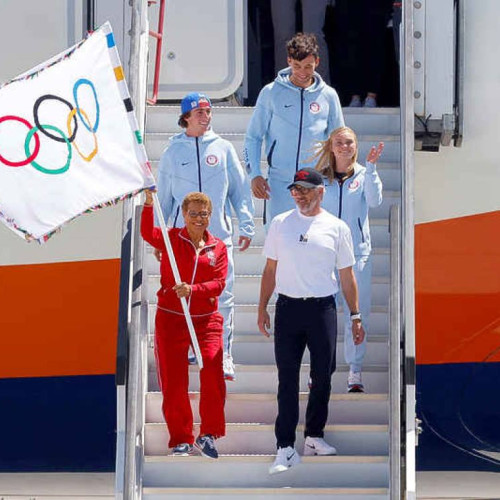 Drapelul olimpic, predat de Paris, ajunge la Los Angeles