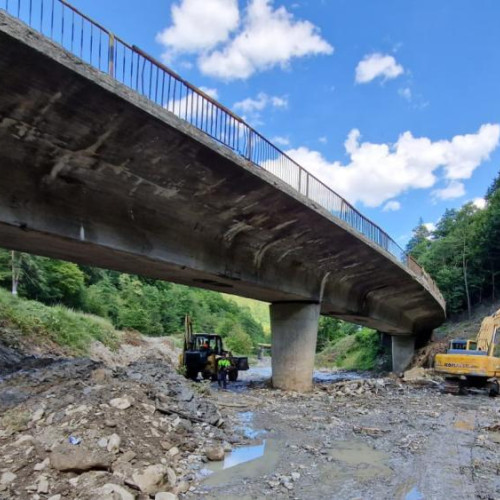 Au început lucrările de reparații la podul de pe DN 11, în Bacău