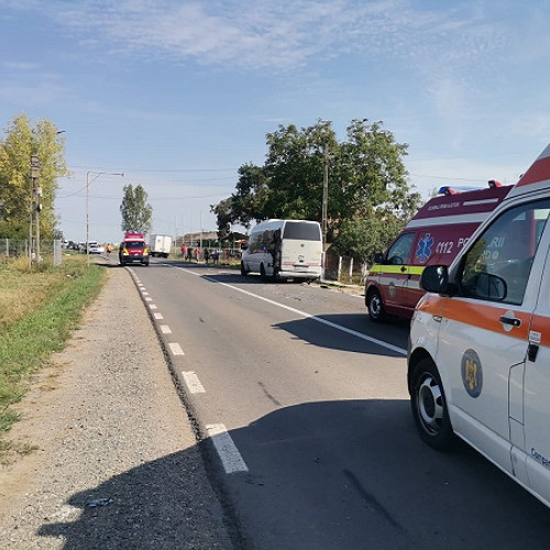 Accident rutier în Tasnadul Nou, intervenție a pompierilor și echipajelor medicale