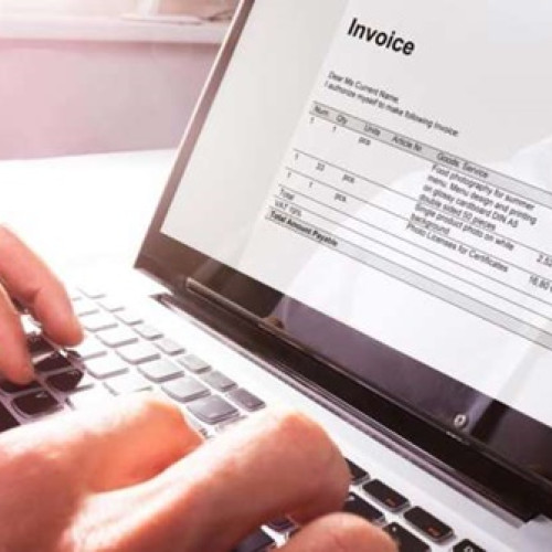 Ministerul Finanțelor explică termenul de transmitere a facturilor în sistemul RO e-Factura