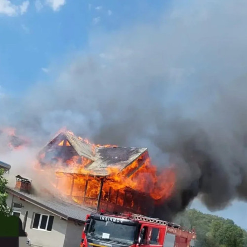 Ferma de animale și restaurantul "La Litoi" au ars complet în urma unui incendiu devastator